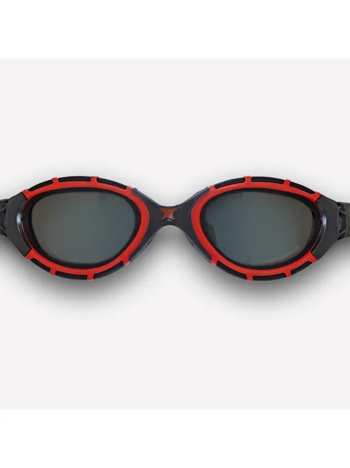 , voir image en taille réelle de la vue frontale de Product detail - Predator Flex Polarized Goggles Black/Red - Polarized Smoke Lens